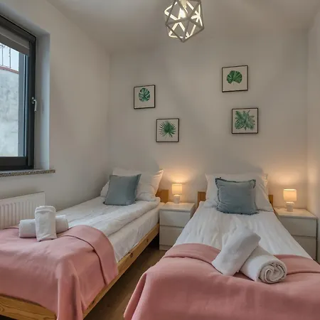 Wakacyjne Historie - Nowoczesne I Komfortowe Ze U Podnoza Snieznika Apartment